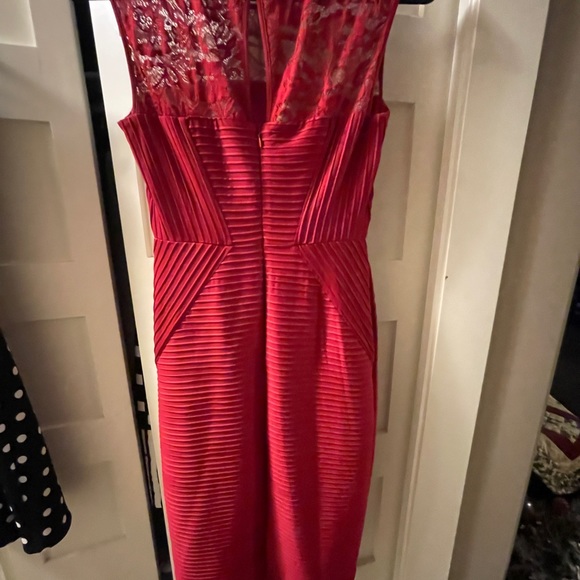MIDI lace top London times dress with lovely lines dress amazing rich red color - Picture 2 of 7